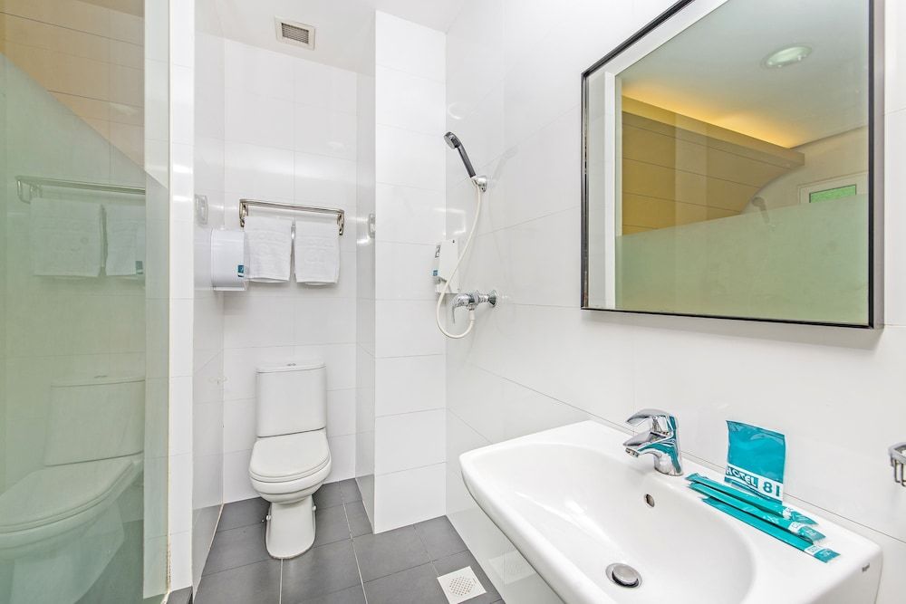 undefined Hotel 81 Rochor 6