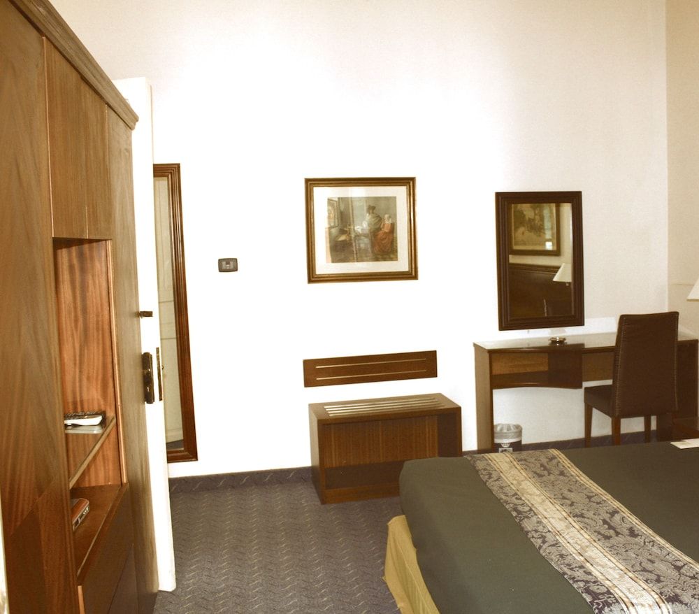 undefined Mayflower Hotel 10