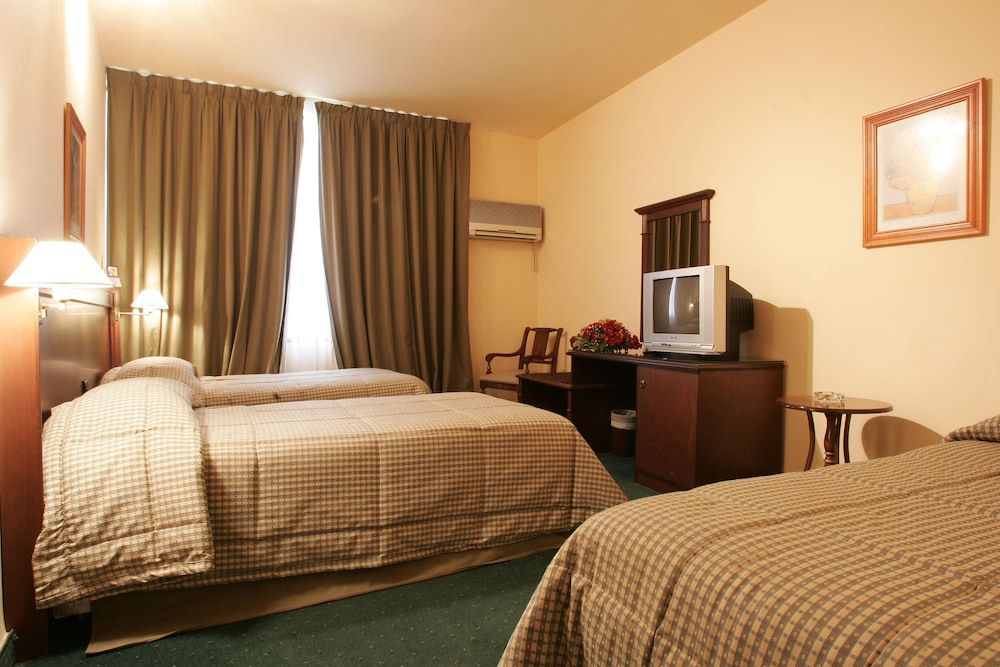 undefined Mayflower Hotel 5