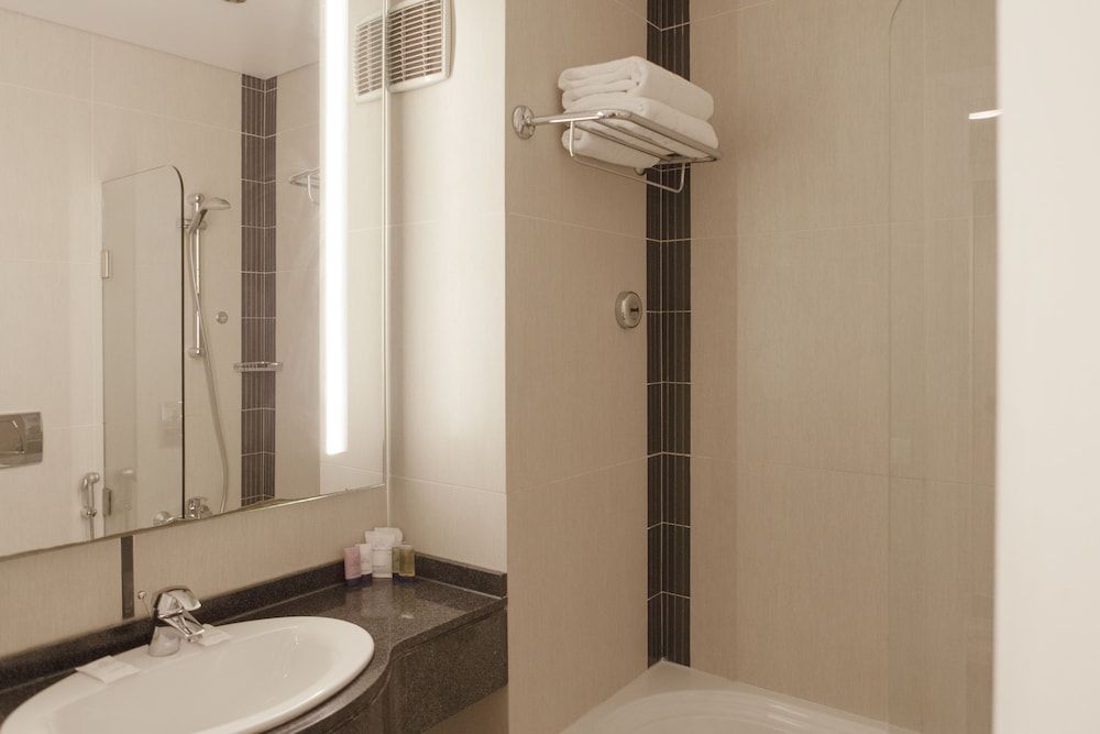 Mayflower Hotel Standard Twin Room 3