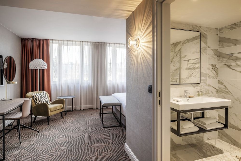 Hilton Brussels Grand Place Room, 1 King Bed 7