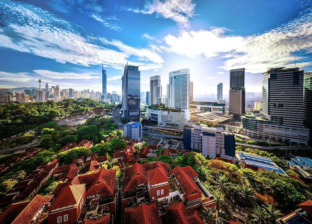 Hilton Kuala Lumpur Deluxe Room, 1 King Bed, Refrigerator, City View 2