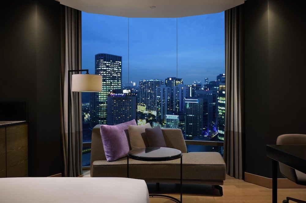 Hilton Kuala Lumpur Deluxe Room, 1 King Bed, Refrigerator, City View 5