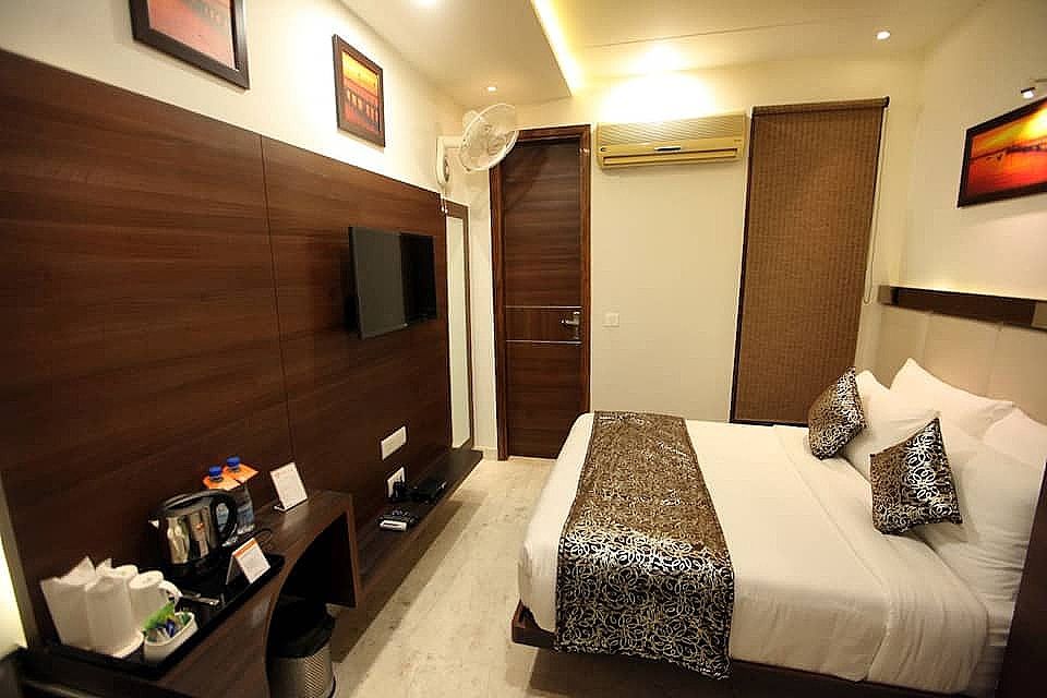 The Sentinel Hotel Deluxe Room  6