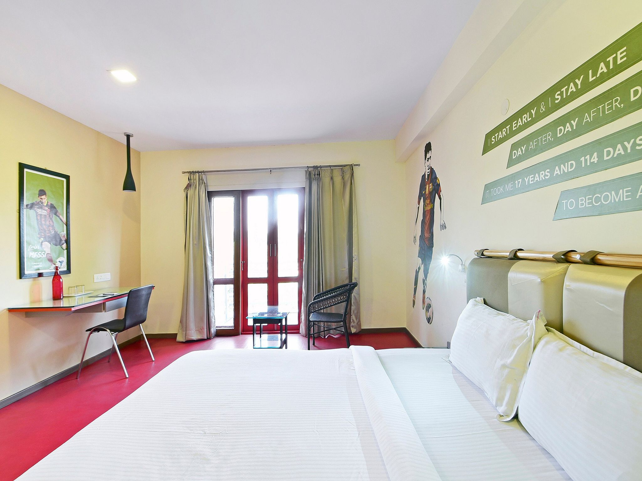 Villa Park Field Deluxe Suite AC 3