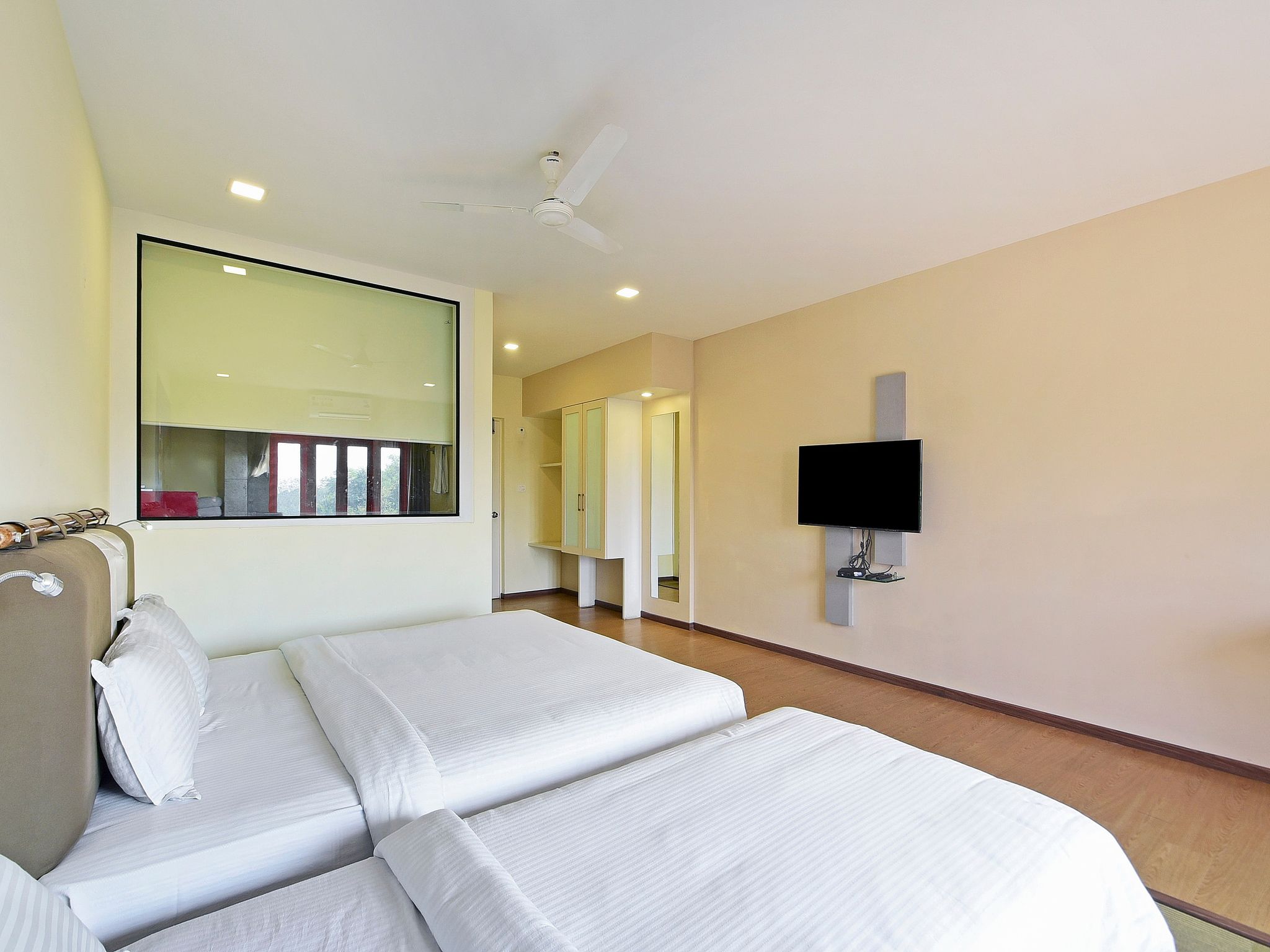 Villa Park Field Deluxe Suite AC