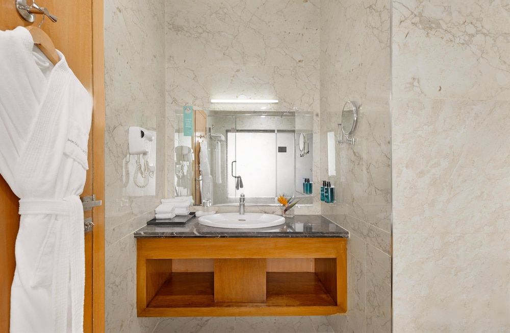 Golden Tulip Westlands Nairobi Standard Room - Commercial View 10