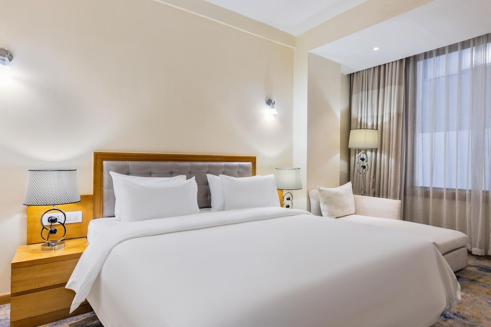 Executive Suite - Commercial View