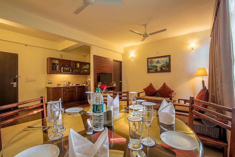 Luxury Suite, 1 Bedroom, Kitchenette, Mountain View