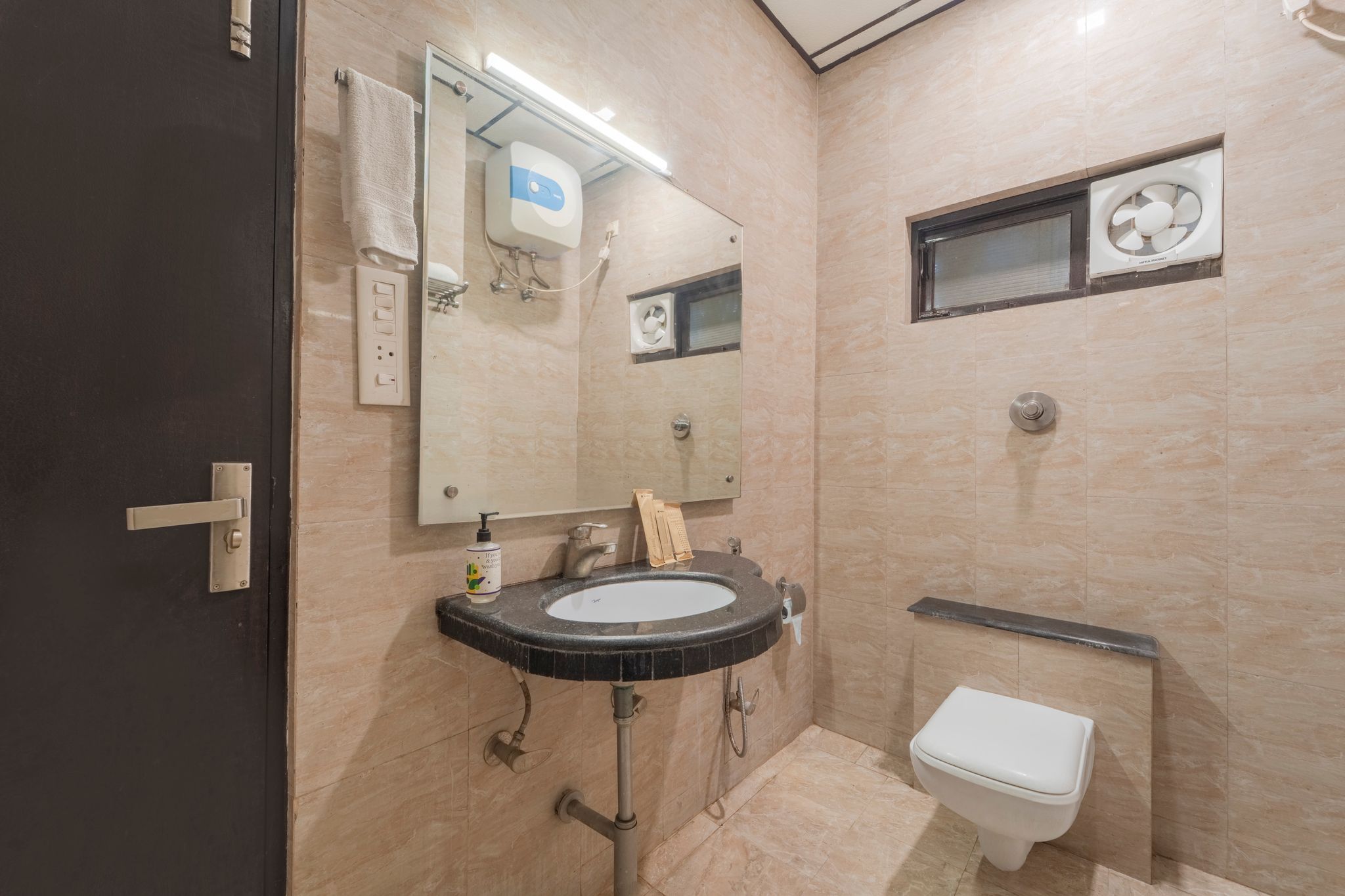 Treebo Shivam Inn Near Singapore Mall Deluxe Double Room 9