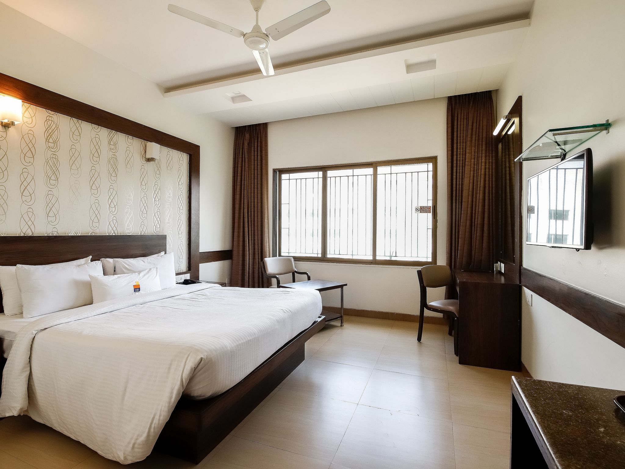 MySpace Silver Star Deluxe Room 8