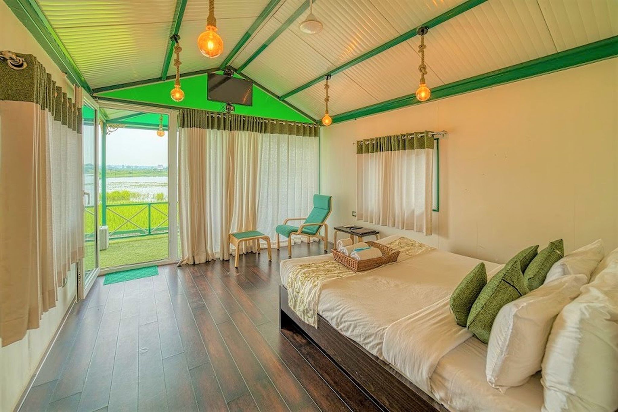 Luxury Cottage, 1 Bedroom (Lake View)