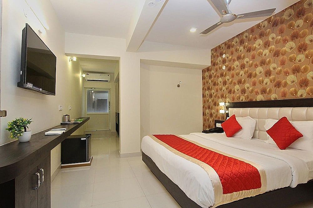 Vee Suites Bangalore Standard Room, 1 Bedroom, Smoking, City View 12