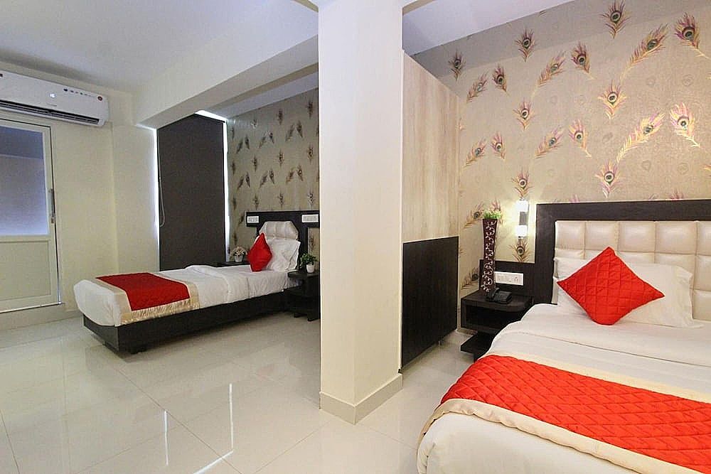 Vee Suites Bangalore Standard Room, 1 Bedroom, Smoking, City View 7