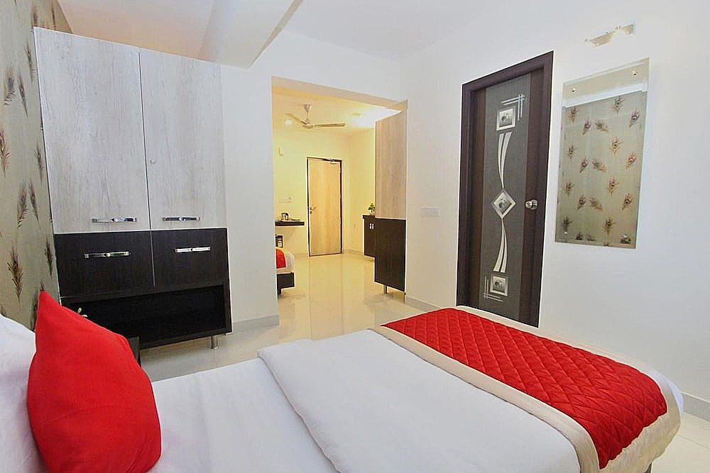 Vee Suites Bangalore Standard Room, 1 Bedroom, Smoking, City View 15