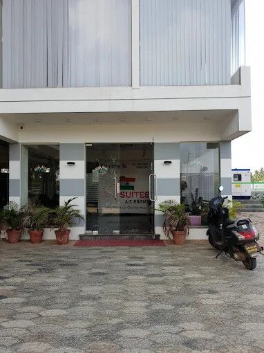 undefined Vee suites 8