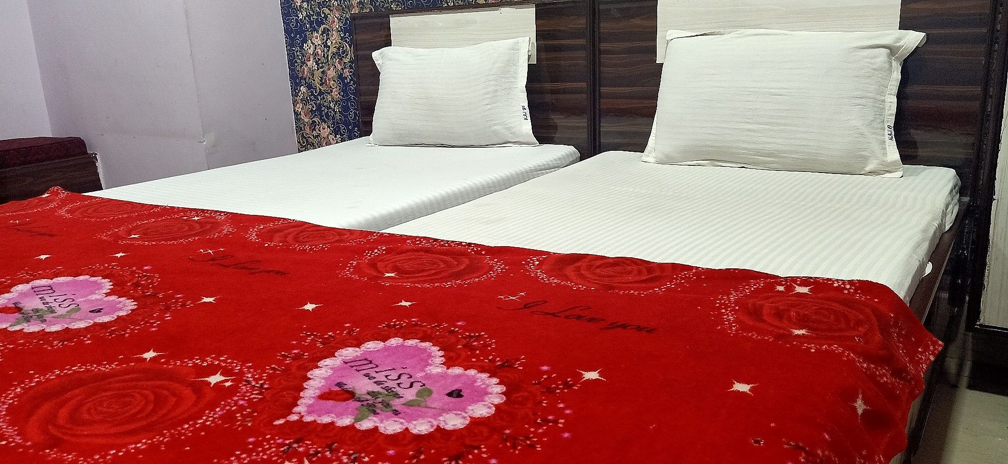 Vee suites Deluxe Double Room 3