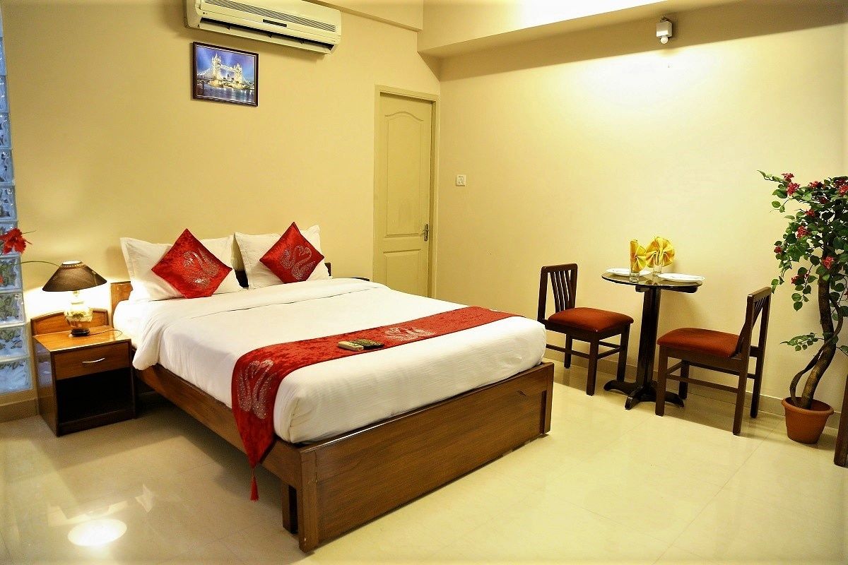 Vee suites Deluxe Double Room