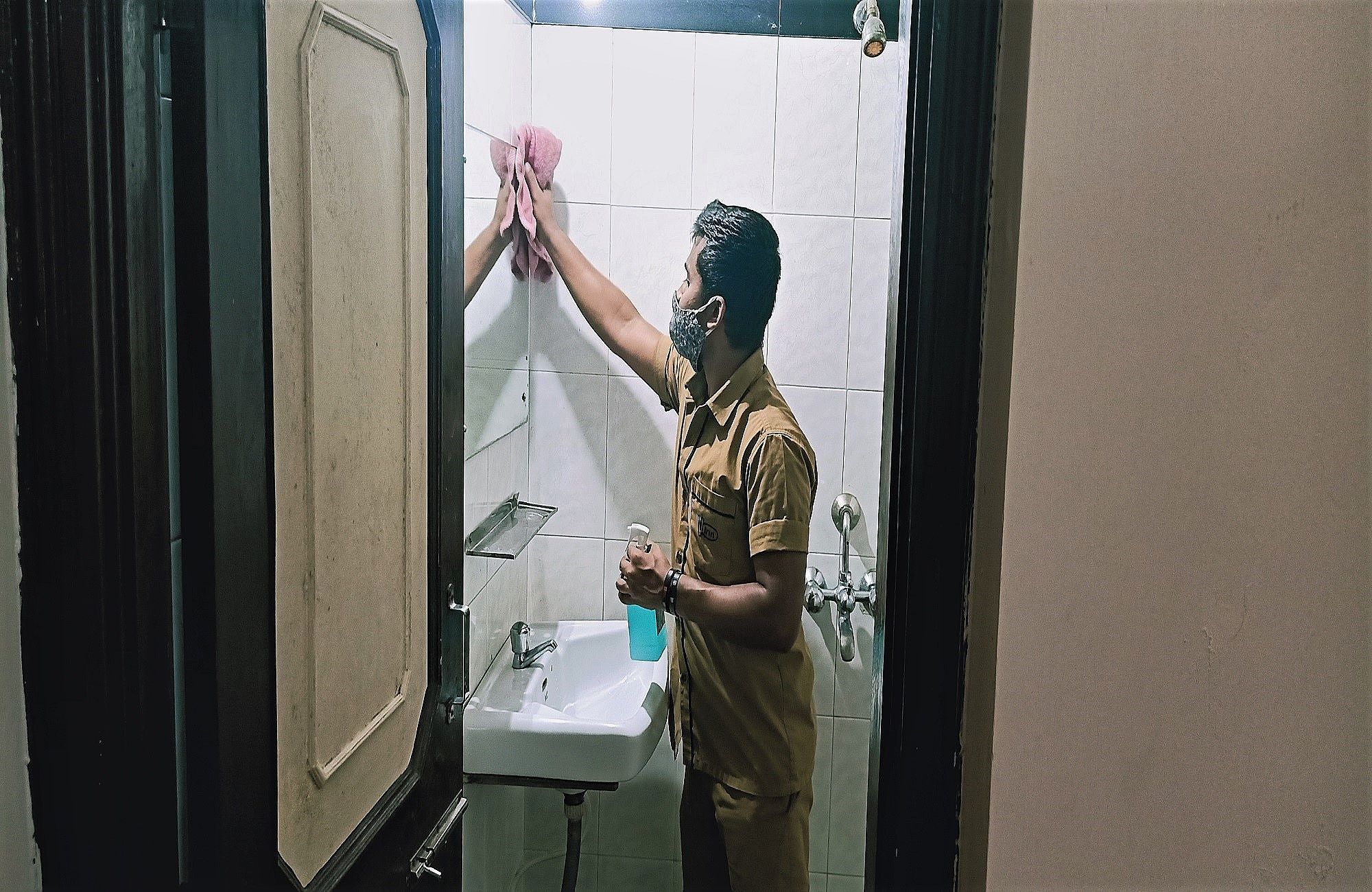 Vee suites Deluxe Double Room 6