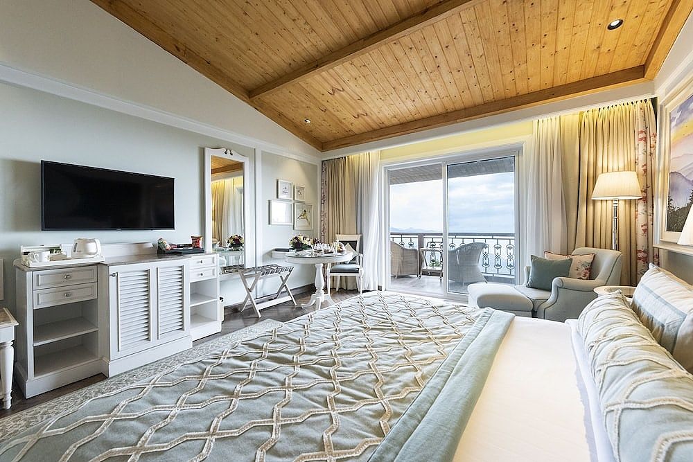 Deluxe Room, 1 King Bed, Multiple View (Premium Valley View Double)