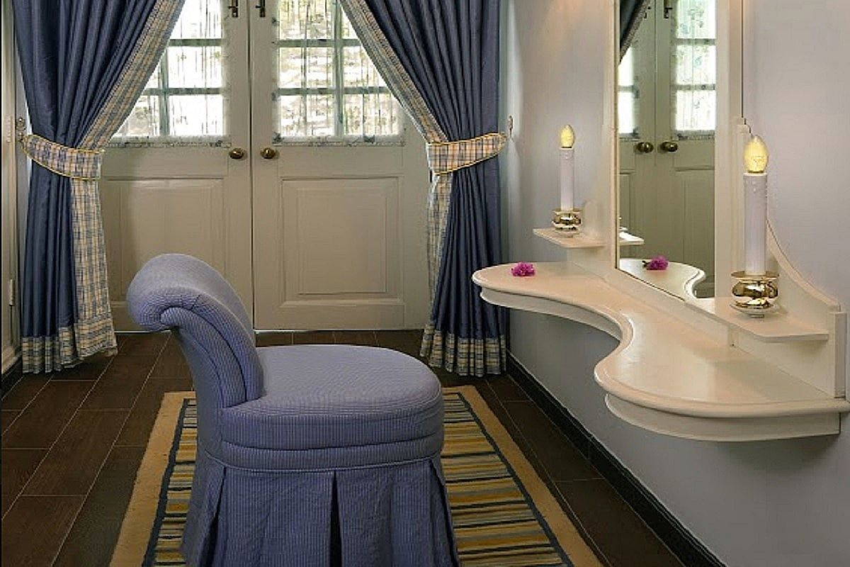 Suite, 1 Queen Bed, Multiple View (Savoy Suites)