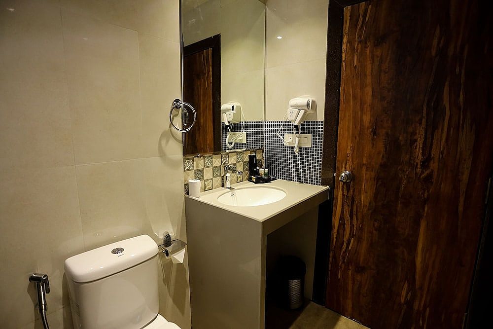 Calux Grand Inn Calangute  (Formerly Amara) Amara Premium Room 8