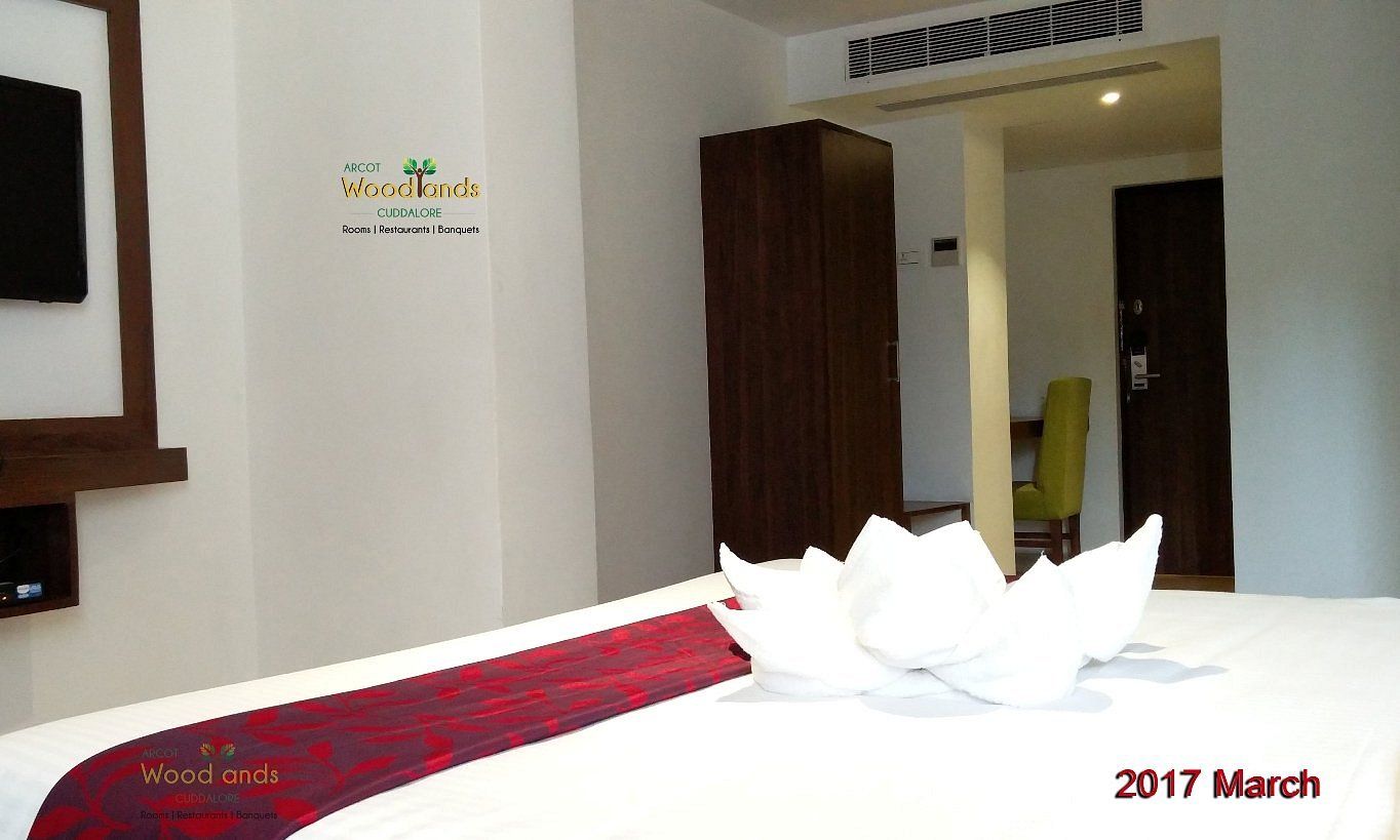 Arcot Woodlands Hotel  SUPERIOR KING SIZE BED ROOM 2
