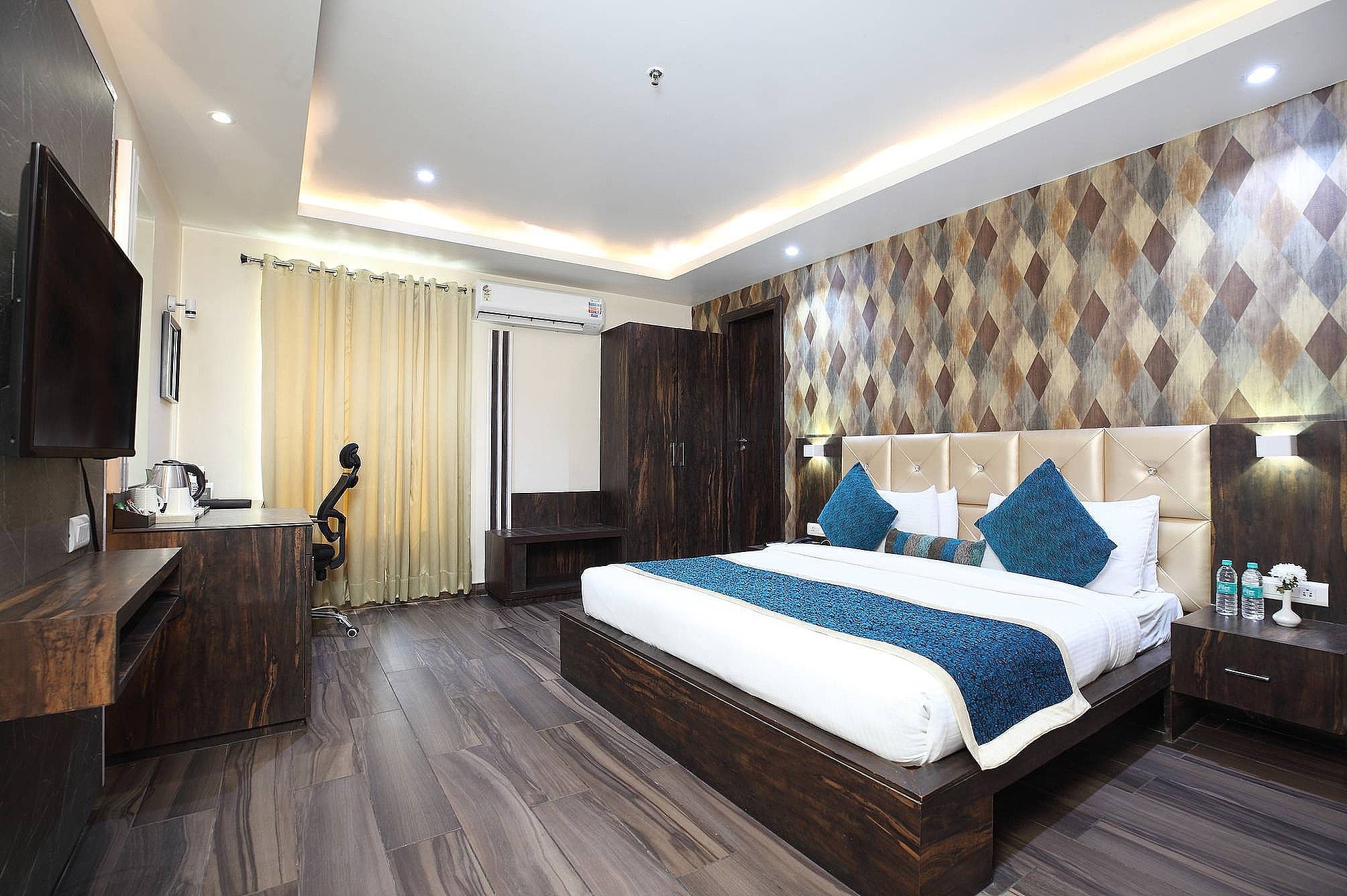 Pinnacle by Click Hotels, Lucknow Deluxe Room 3