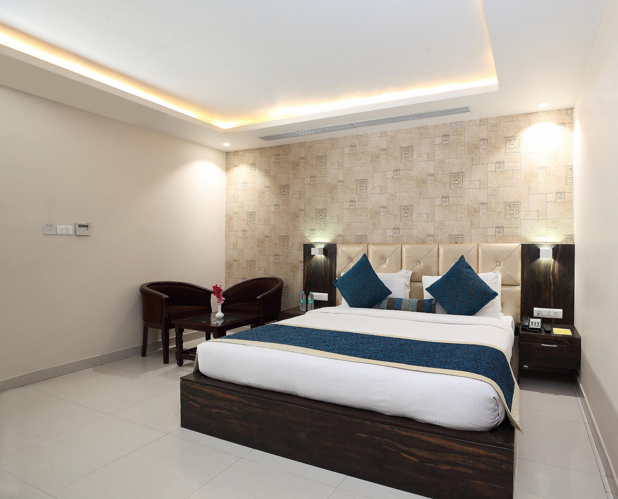 Pinnacle by Click Hotels, Lucknow Deluxe Room 7