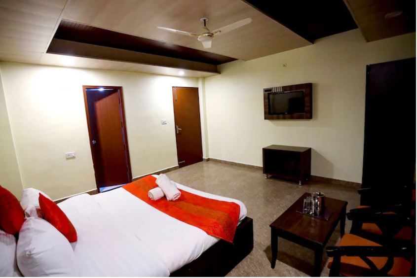 The Hoften Blue Magnets Deluxe Room 5