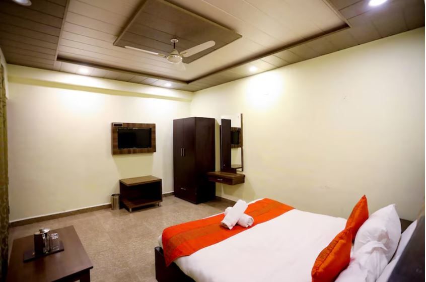 The Hoften Blue Magnets Deluxe Room 4