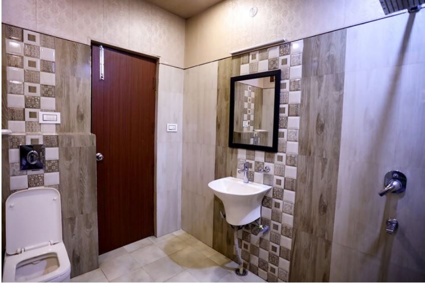 The Hoften Blue Magnets Deluxe Room 7