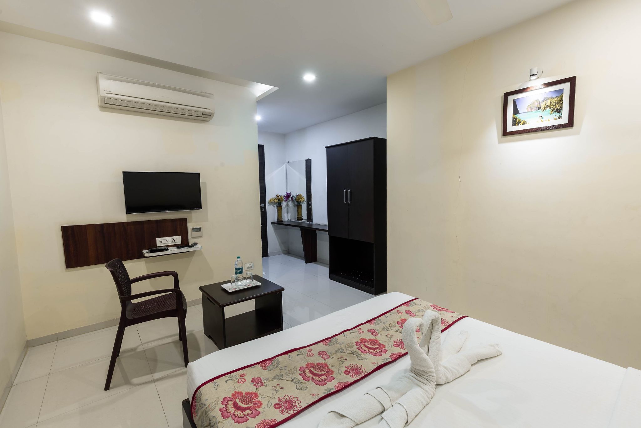 Hotel Galaxy inn Deluxe Room Non Ac 10