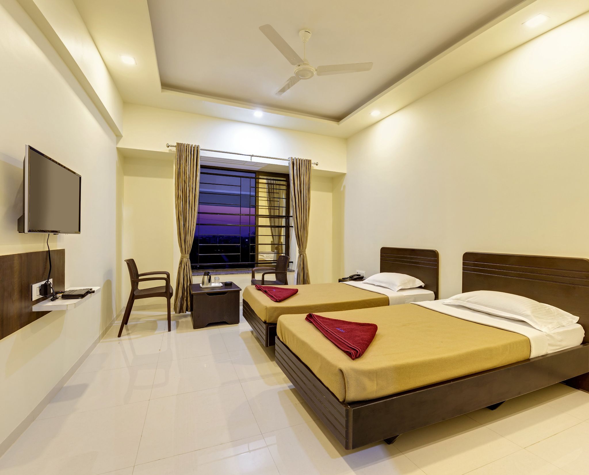 Hotel Galaxy inn Deluxe Room Non Ac 8