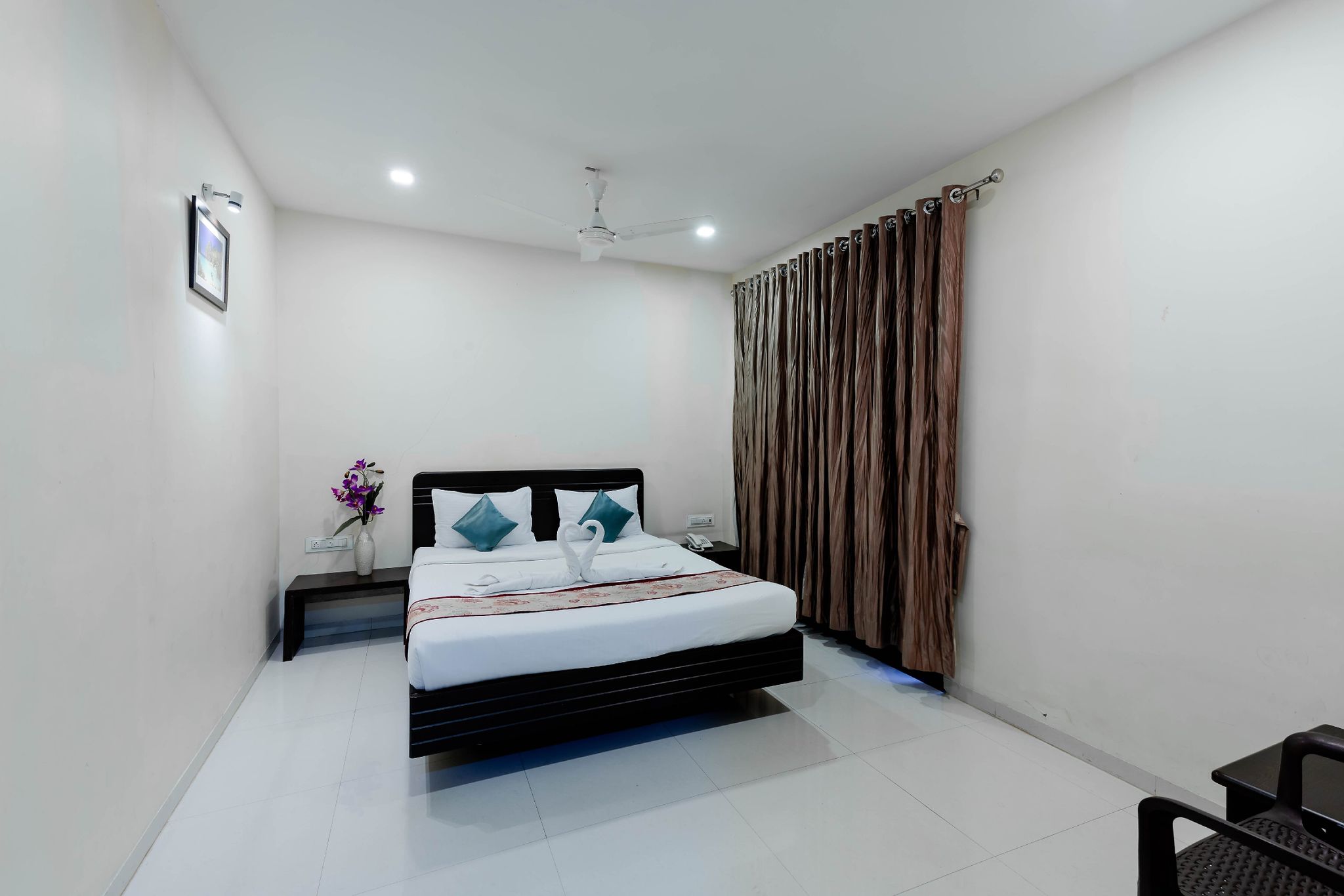 Hotel Galaxy inn Deluxe Room Non Ac 5