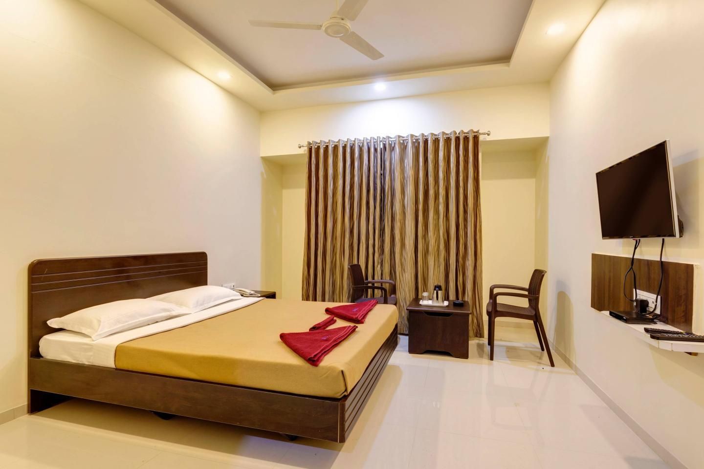 Hotel Galaxy inn Deluxe Room Non Ac 9