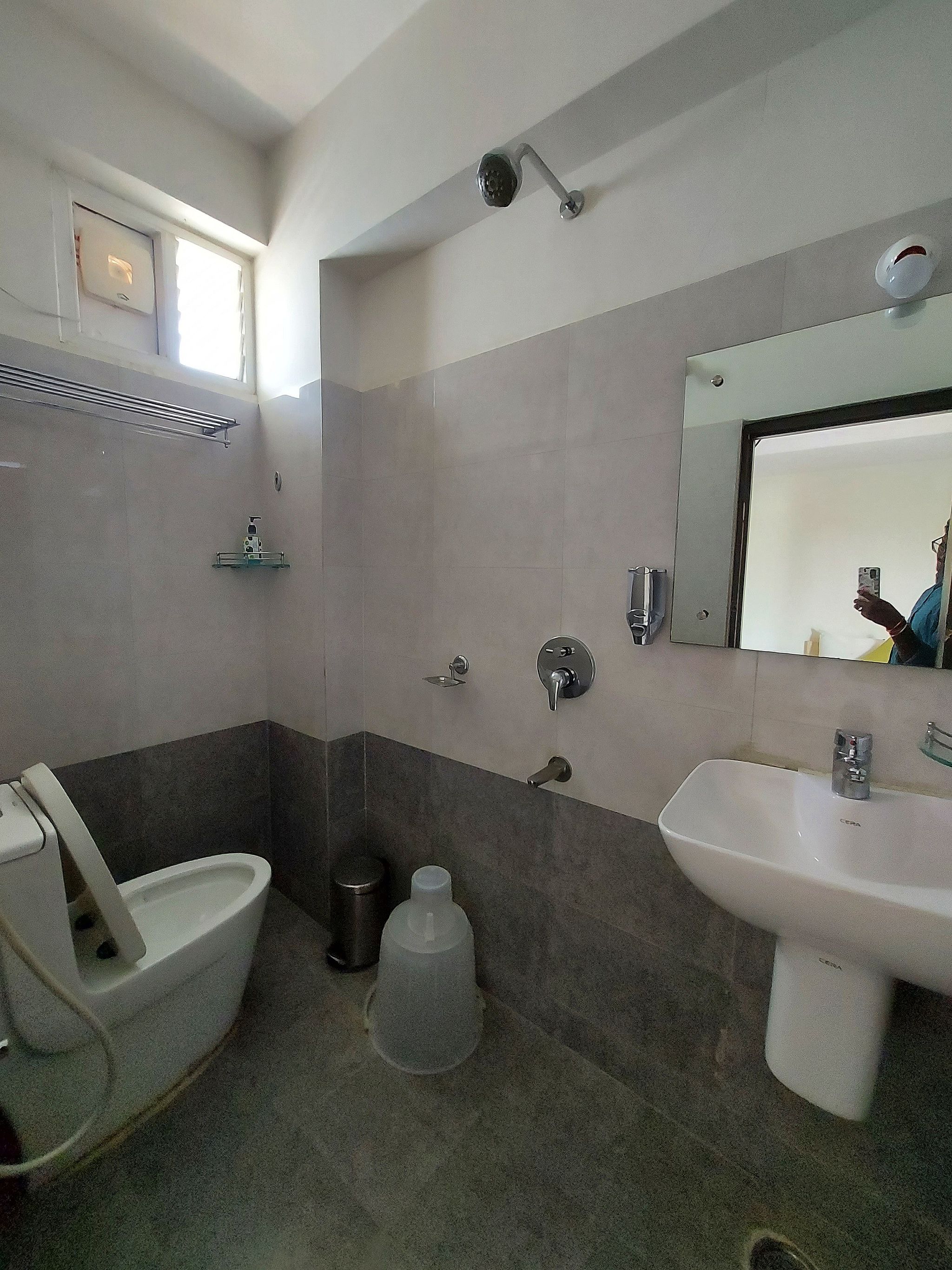 Pratz Inn Deluxe Room 10