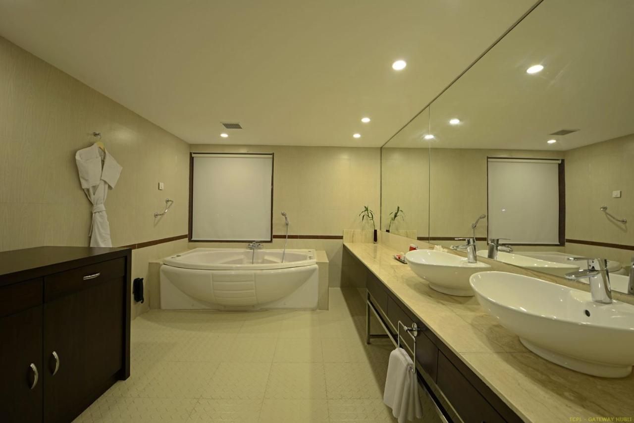 Suite Room with Lake View