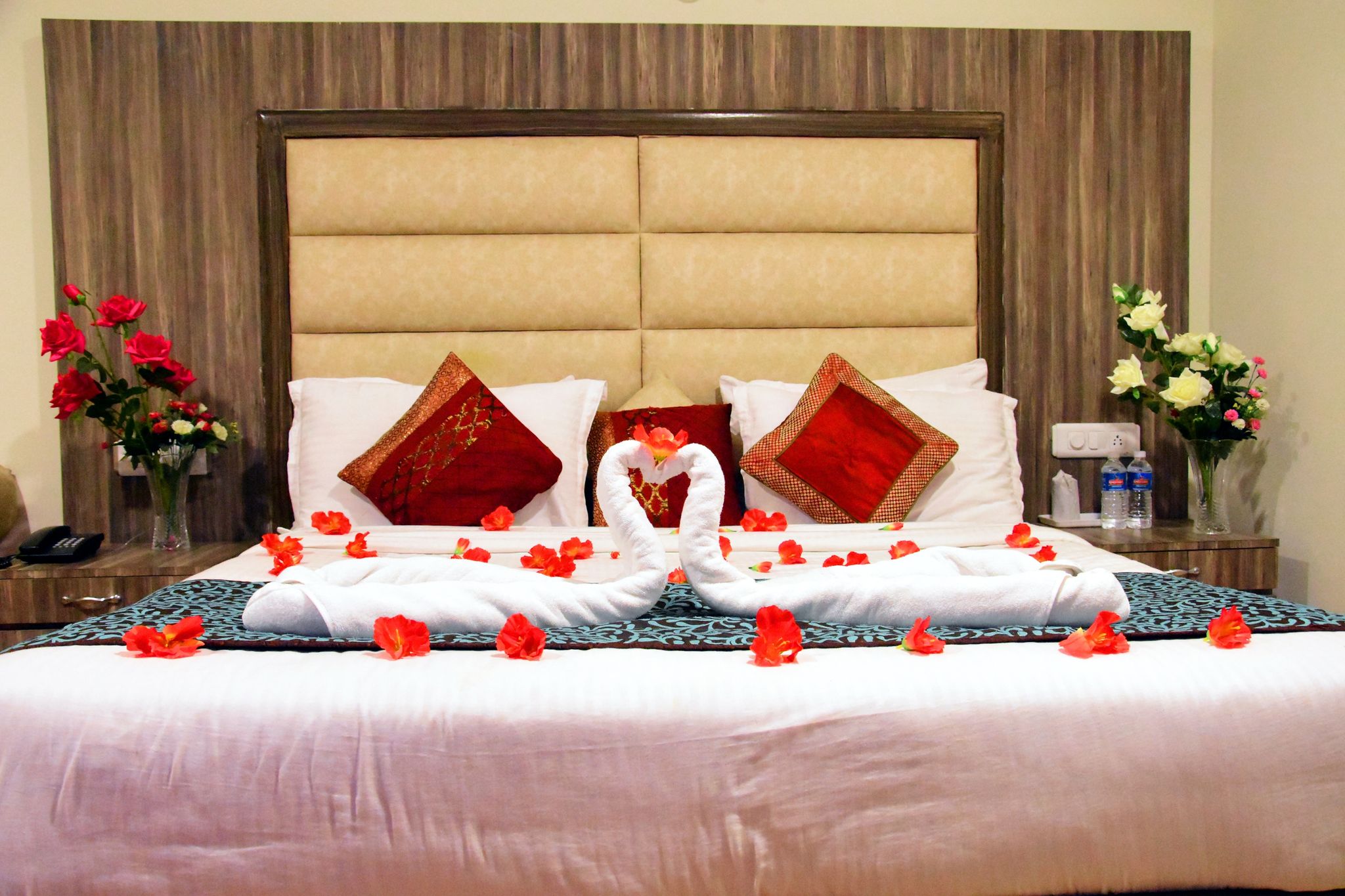 Honeymoon Room with Banganga / Helipad Drop