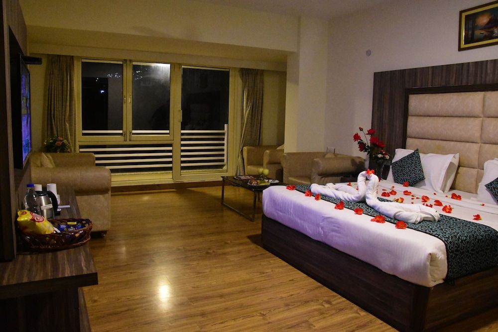 Honeymoon Room with Banganga / Helipad Drop