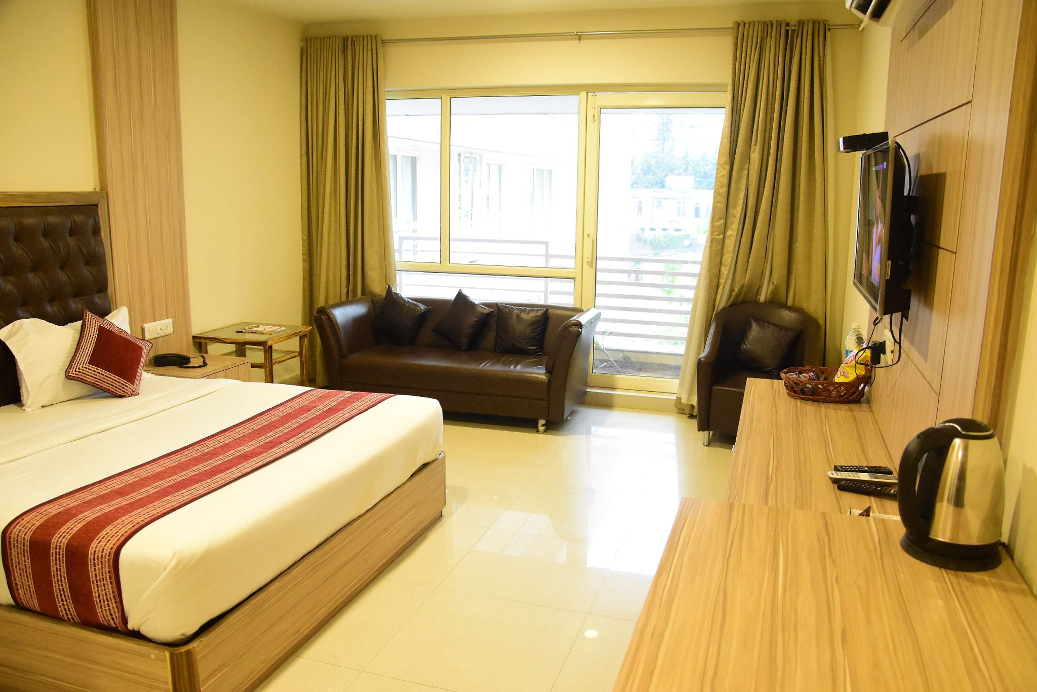 Zone Connect By The Park Katra Executive Rooms with Banganga Helipad Drop 4