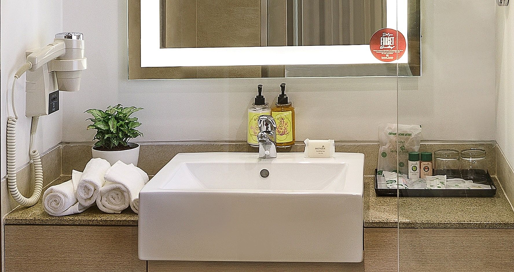 Sandal Suites  by Lemon Tree Hotels Standard Suite Twin 7