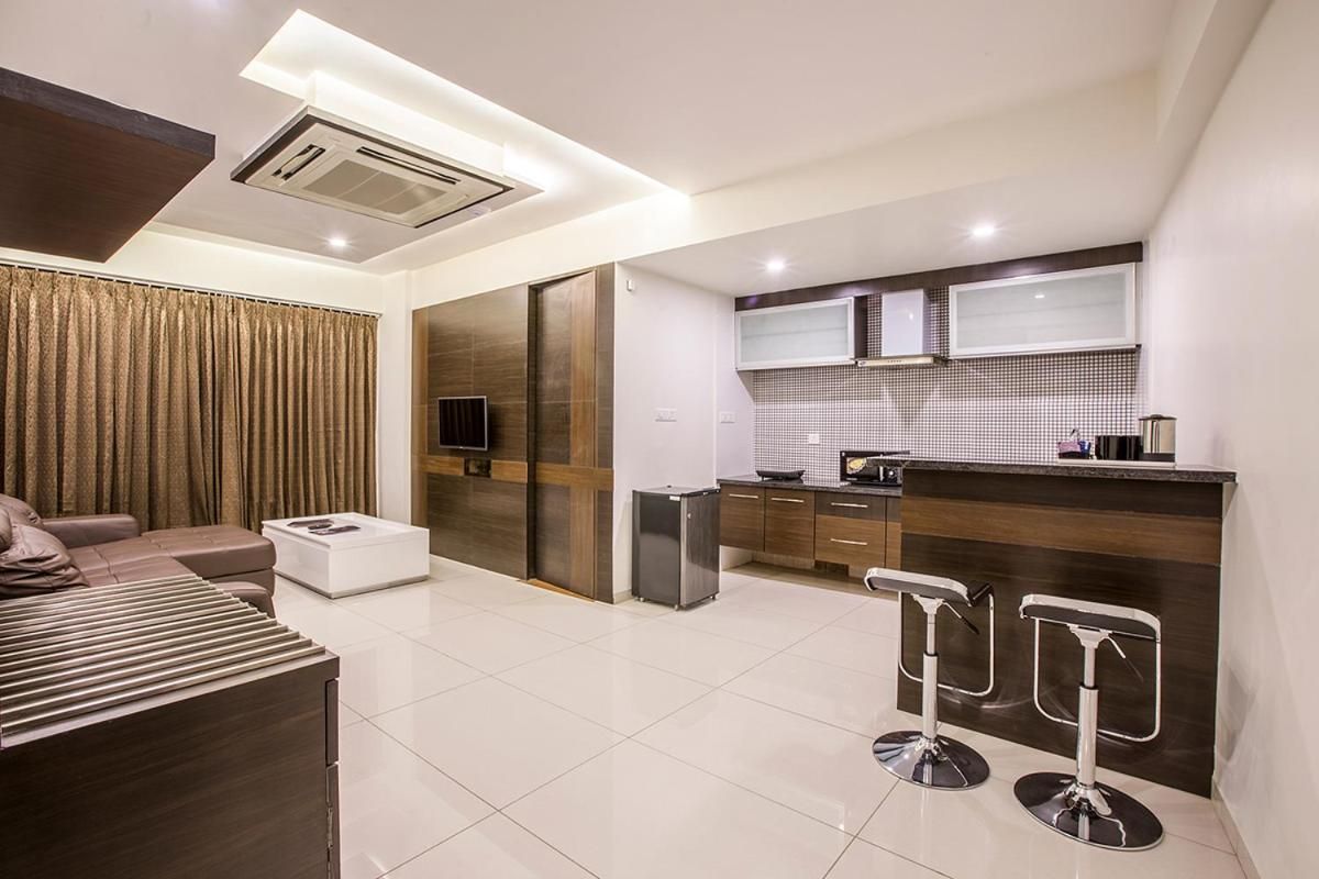 Prominent Corporate Residency Executive Suite 13