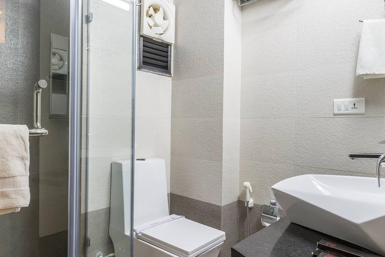 Prominent Corporate Residency Executive Suite 8