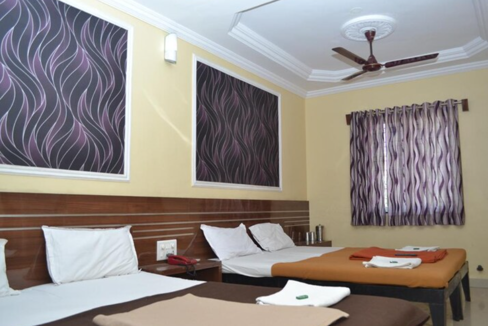 Hotel Shree Sai Vishwa Double Bed Non AC 4