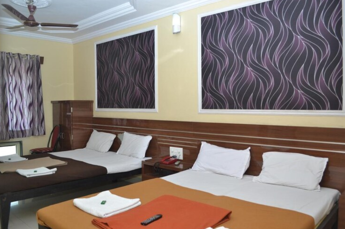 Hotel Shree Sai Vishwa Double Bed Non AC 5
