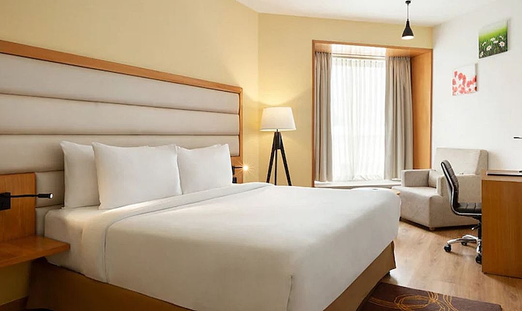 Ramada by Wyndham Dehradun Chakrata Road Deluxe 1 King Bed Non-Smoking Room
