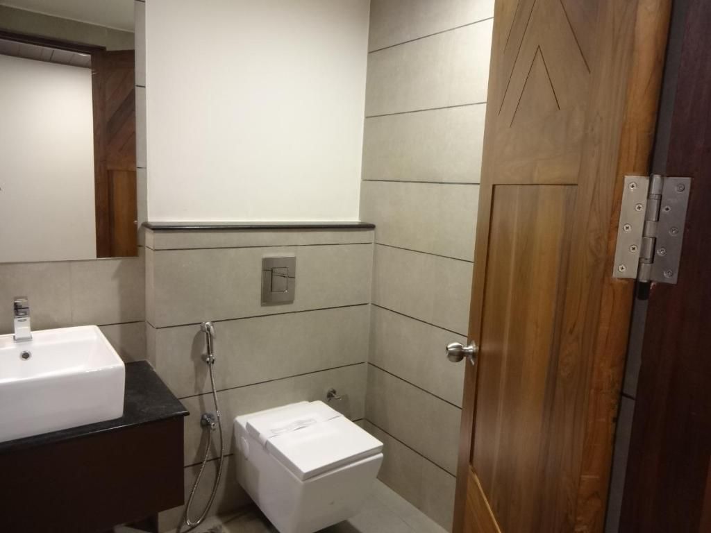 Woodies Bleisure Hotel Platinum Executive Twin Bed AC 7