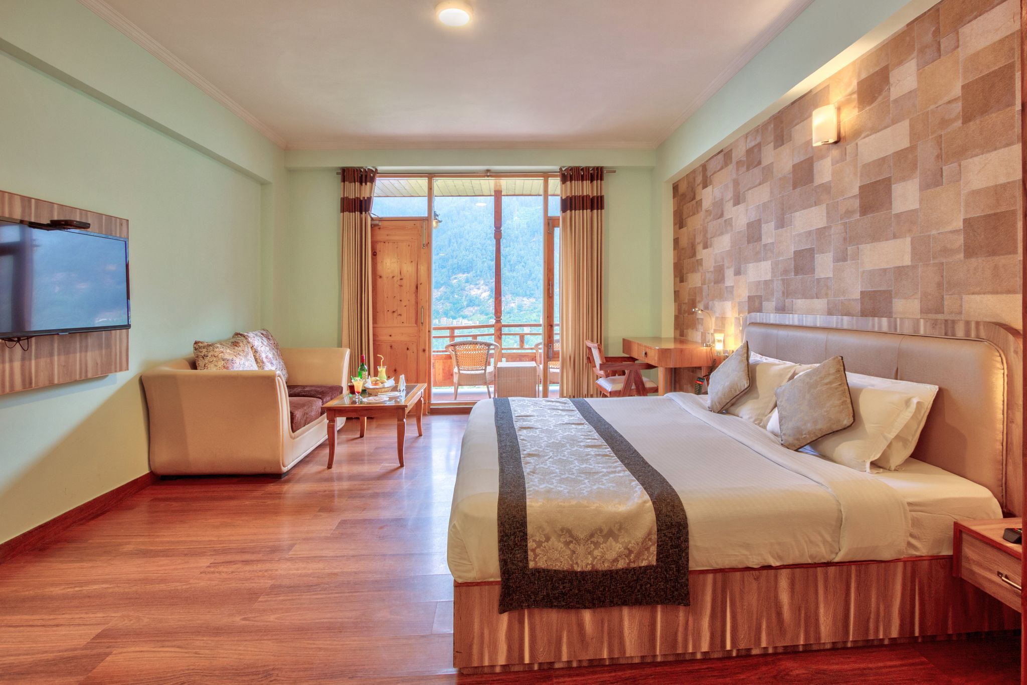 Snow Flakes Resort And Spa Centrally Heated Luxury Resort Super Deluxe Room with Mountain View and Private Balcony 