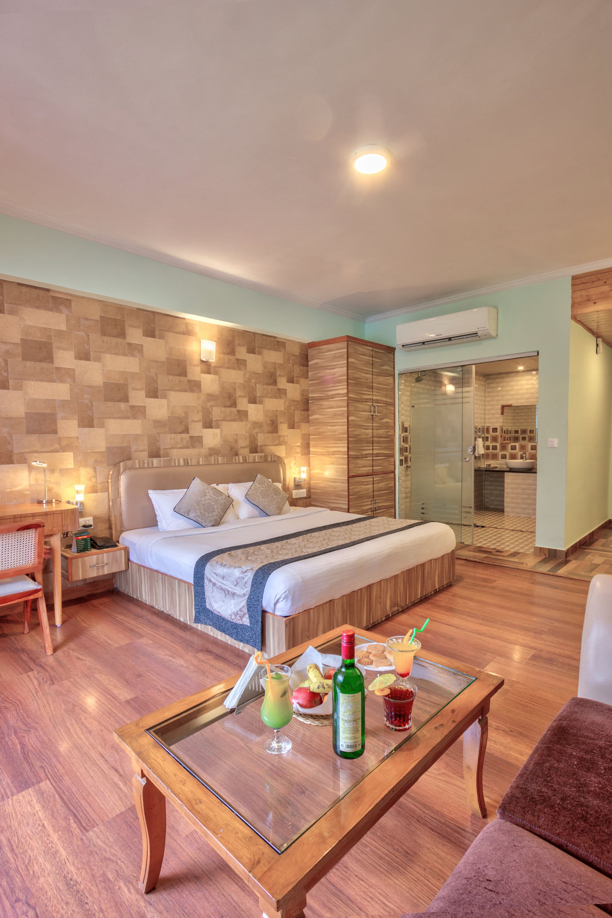 Snow Flakes Resort And Spa Centrally Heated Luxury Resort Super Deluxe Room with Mountain View and Private Balcony  4